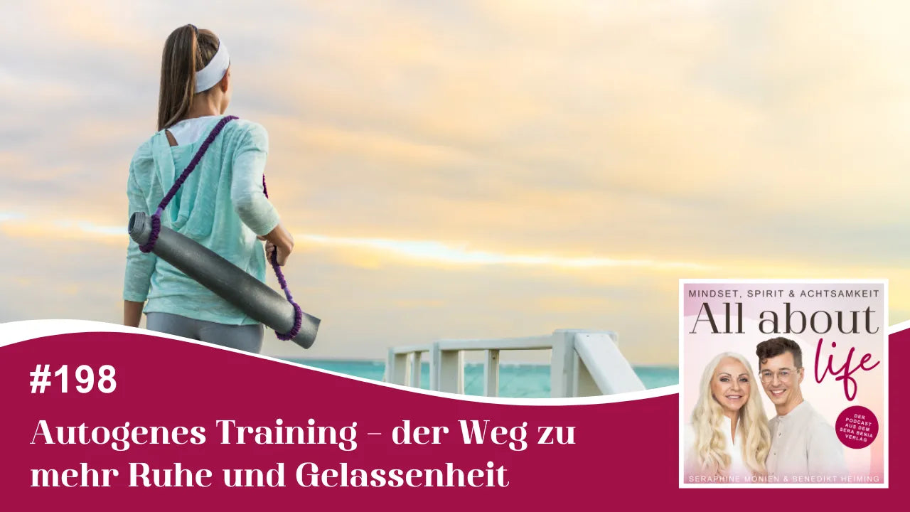 Frau mit Yogamatte am Meer, Autogenes Training Podcast #198, Ruhe und Gelassenheit.