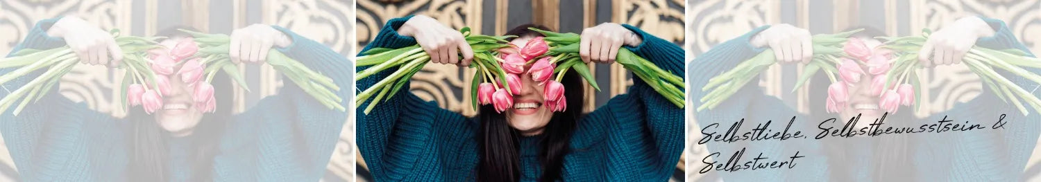 Frau hält rosa Tulpen vor das Gesicht und lacht, symbolisiert Selbstliebe und Freude.